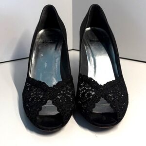 Stuart Weitzman Women's Black Satin Lace Peep Toe Chantelle Pumps in Size 9 1/2